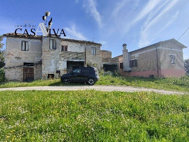 Foto Rustico in Contrada Sant'Egidio 52, Monsampolo del Tronto di 500 m²