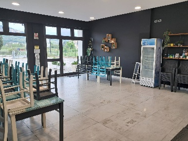 Foto Locale commerciale a Alanno di 83 m² con 3 locali in affitto