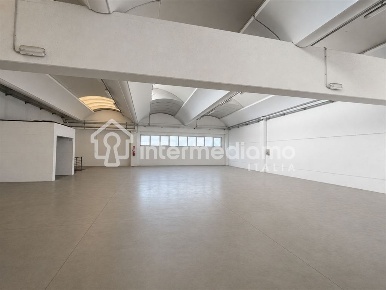 Foto Capannone industriale a Arco di 250 m² con 1 locali in affitto