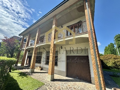 Foto Villa unifamiliare in via Dei Canestrai, Codogno Centro di 294 m²
