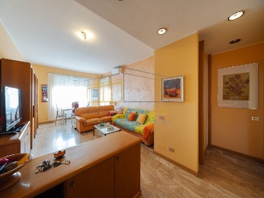 Foto Appartamento in Via Gallarana, Monza Amati - Stadio di 100 m²