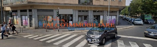 Foto Negozio in Via Giambellino, Milano Giambellino di 450 m² con 3 locali