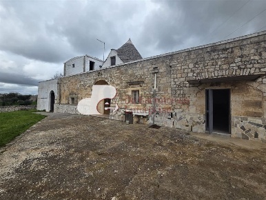Foto Rustico in Contrada Capitolo, Martina Franca di 330 m² con 5 locali