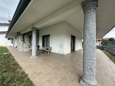 Foto Villa unifamiliare in VIA CAVOUR, Bolgare Centro di 331 m² in vendita