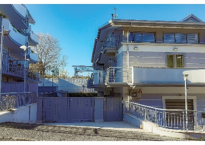 Foto Appartamento in Via Dei Pini, Fonte Nuova Tor Lupara di 150 m²