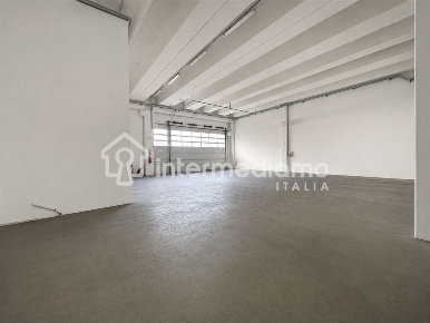 Foto Capannone industriale a Arco di 250 m² con 1 locali in affitto
