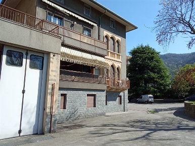 Foto Casa indipendente a Como Ponte Chiasso di 180 m² con 6 locali