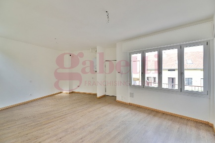 Foto Appartamento in Piazza Roma 24, Mariano Comense Centro di 65 m²