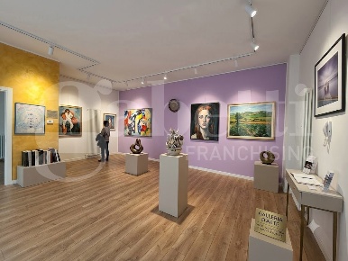 Foto Negozio in Via VIA  PLINIO snc, Erba Centro di 60 m² con 2 locali