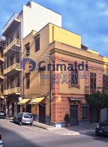 Foto Negozio in Corso Butera 488, Bagheria Centro di 100 m² con 2 locali