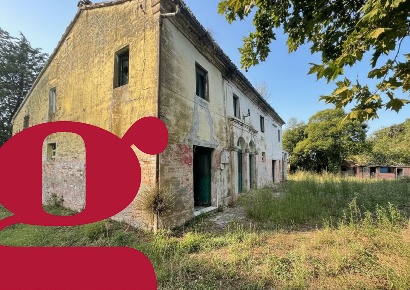 Foto Rustico in Contrada Potenza 33, Macerata di 240 m² con 10 locali