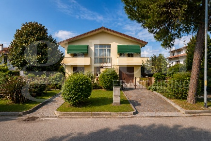 Foto Casa indipendente in Via Rossini 59, Solesino Centro di 226 m²
