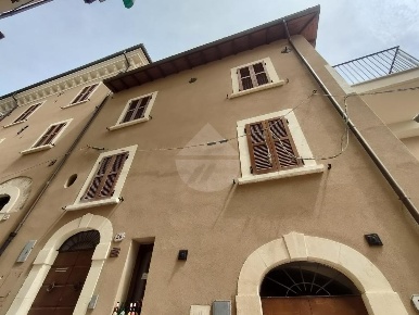 Foto Appartamento in CRISPOMONTI, L'Aquila Villa Comunale di 60 m²