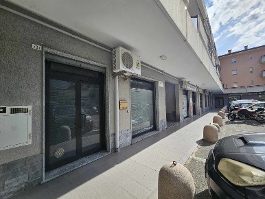Foto Negozio in Via Bartolomeo Parodi 28c, Ceranesi Santa Marta di 60 m²