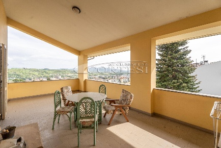 Foto Casa indipendente a Perugia di 530 m² con 11 locali in vendita