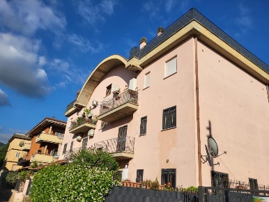 Foto Appartamento in Campolimpido, Tivoli di 90 m² con 4 locali in vendita