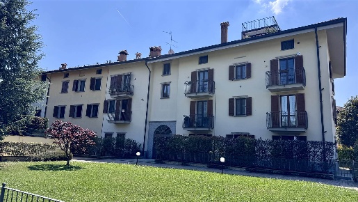 Foto Appartamento in via mazzini 31, Lesmo di 117 m² con 3 locali