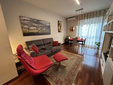 Foto Appartamento in Via Sondrio 16, Busto Arsizio di 90 m² con 3 locali
