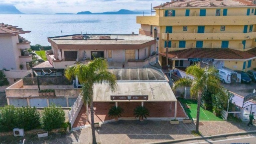 Foto Ristorante a Golfo Aranci di 100 m² con 2 locali in vendita