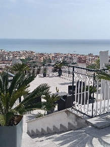 Foto Appartamento a Salerno Torrione Alto - Sala Abbagnano di 250 m²