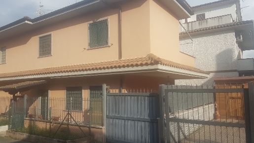 Foto Villa unifamiliare a Guidonia Montecelio di 180 m² in vendita