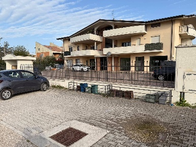 Foto Locale commerciale in Via Nazionale Per Lanciano 200, di 86 m²