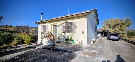 Foto Casa indipendente in Via Chiarini, Castel di Lama di 168 m² in vendita