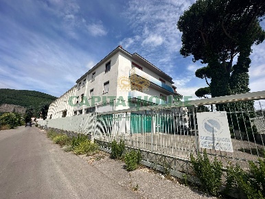 Foto Locale commerciale a Mercogliano di 1500 m² in vendita