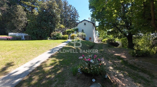Foto Villa unifamiliare in LUNGO LAGO CAPOLAGO, Varese di 600 m² in vendita