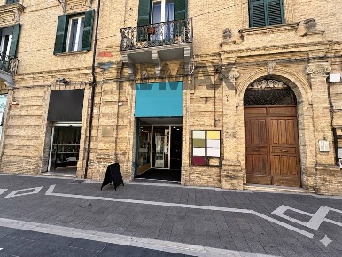 Foto Negozio in Corso Trento e Trieste 121, Lanciano Centro di 66 m²
