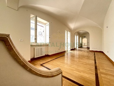 Foto Duplex in via mario fiore, Santa Maria Capua Vetere di 230 m²