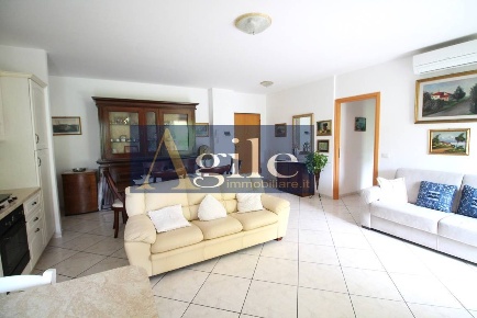 Foto Appartamento in via costantino rozzi, Folignano di 101 m² con 3 locali