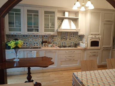 Foto Appartamento in Via Mazzini, Viareggio di 105 m² con 5 locali