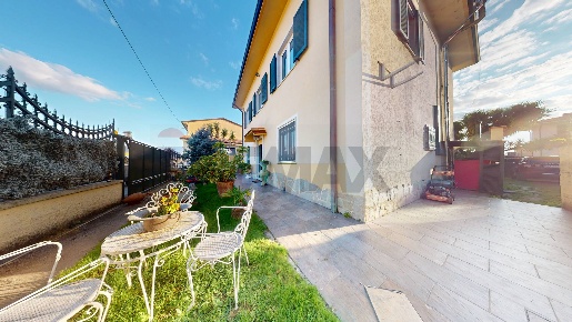 Foto Case semi ndipendenti in Via Quercioli 61, Massa di 335 m² in vendita