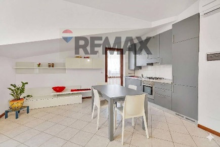 Foto Attico in Via Libertà 9, Carpiano di 74 m² con 3 locali in vendita