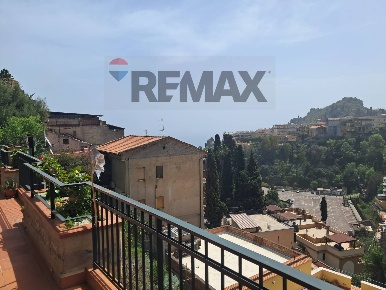 Foto Appartamento in piazza franz Pagano 25, Taormina Centro di 87 m²
