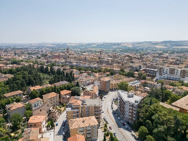 Foto Appartamento in viale papa giovanni ventitreesimo 6, Jesi di 136 m²