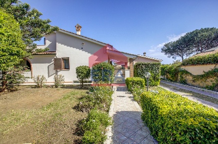 Foto Case semi ndipendenti in Via Formia 1, Ardea Nuova Florida di 135 m²