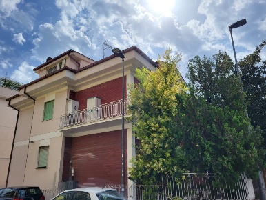 Foto Appartamento in via Trento, Guidonia Montecelio di 70 m² con 3 locali