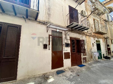 Foto Appartamento a Palermo Kalsa di 93 m² con 3 locali in vendita