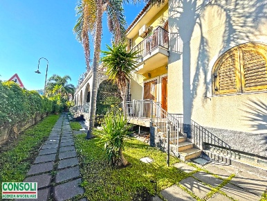 Foto Appartamento in Strada Provinciale Per Riposto, Acireale di 75 m²