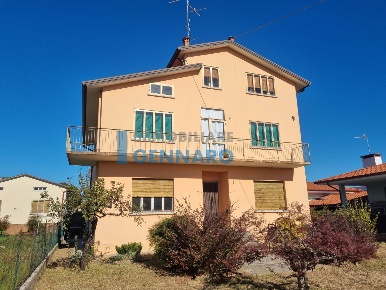 Foto Casa indipendente in Via Mazzini, Mortegliano Centro di 300 m²