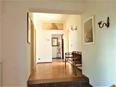 Foto Appartamento in Via Garibaldi, Viareggio di 120 m² con 5 locali