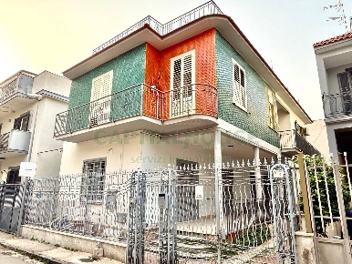 Foto Appartamento in Via Vincenzo Pirozzi, Pomigliano d'Arco di 260 m²