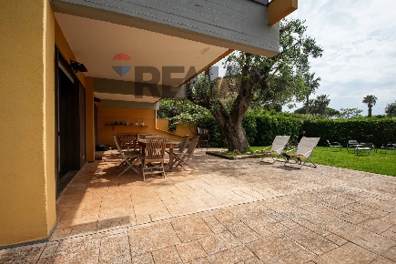 Foto Villa unifamiliare in Viale dei Pini - PARCHITELLO, Bari di 160 m²