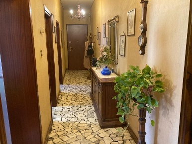 Foto Appartamento in Via Sant'Antonio, Viareggio di 86 m² con 4 locali