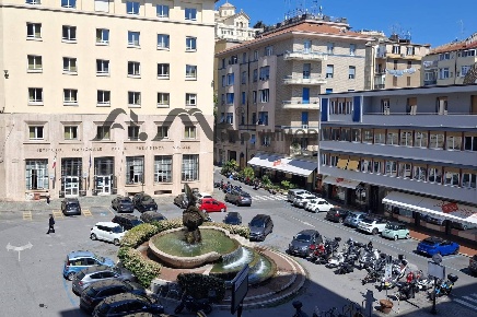 Foto Appartamento in Piazza Marconi, Savona di 150 m² con 5 locali