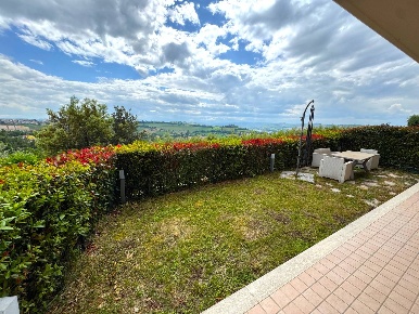 Foto Appartamento in via Lauretana 28, Fermo di 91 m² con 5 locali