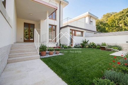 Foto Casa indipendente in VIA VERDI, Camaiore Lido di Camaiore di 197 m²