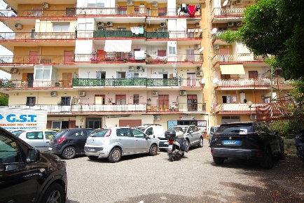 Foto Appartamento in Via Zenone di Elea 49, Napoli Pianura di 120 m²